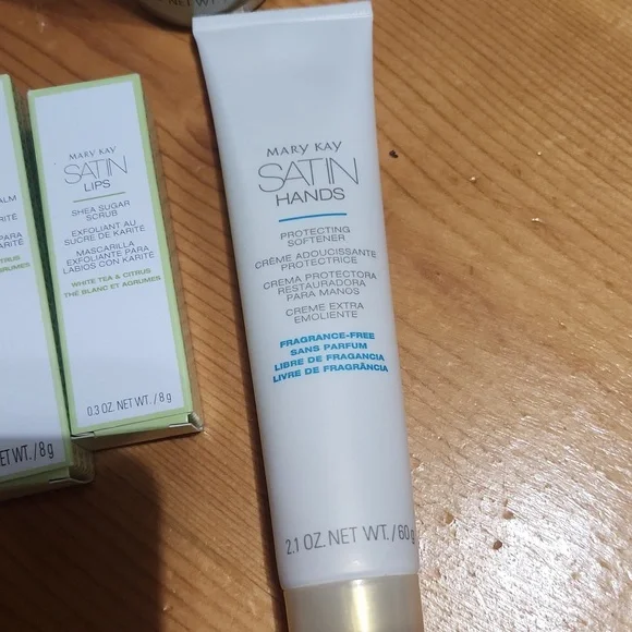 Mary Kay Satin Hand & LipSet - Green and White - Picture 4 of 5